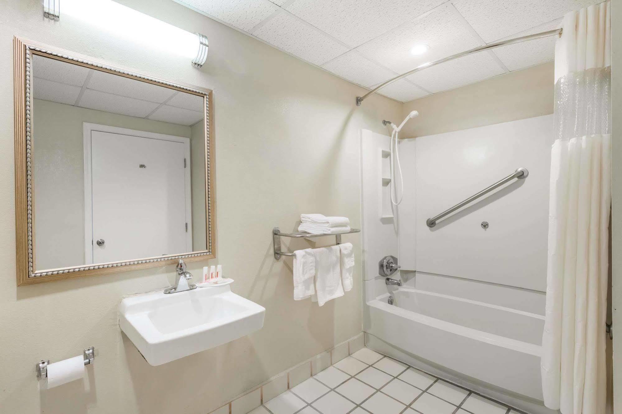 Days Inn By Wyndham Orangeburg Ngoại thất bức ảnh