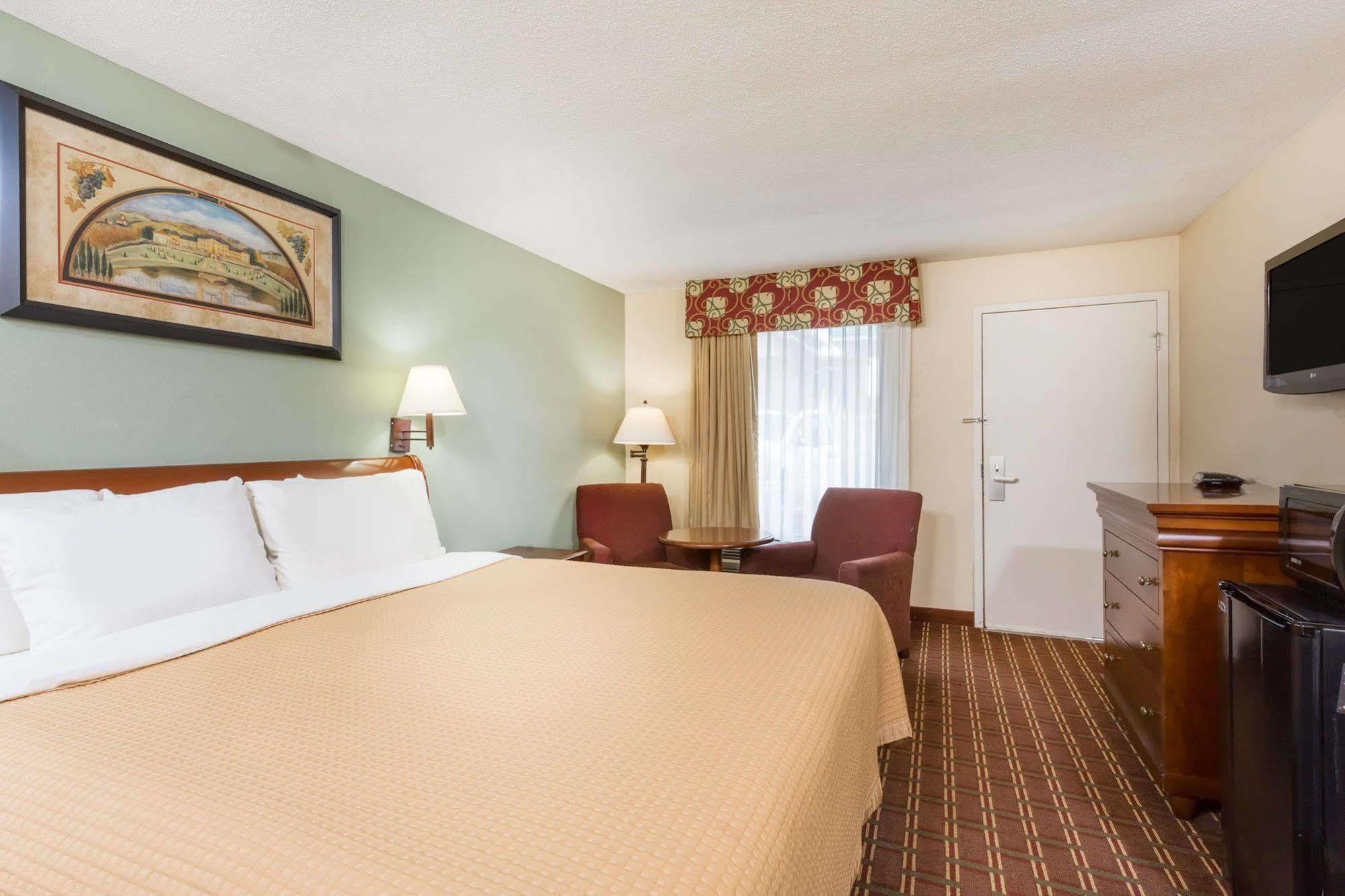 Days Inn By Wyndham Orangeburg Ngoại thất bức ảnh